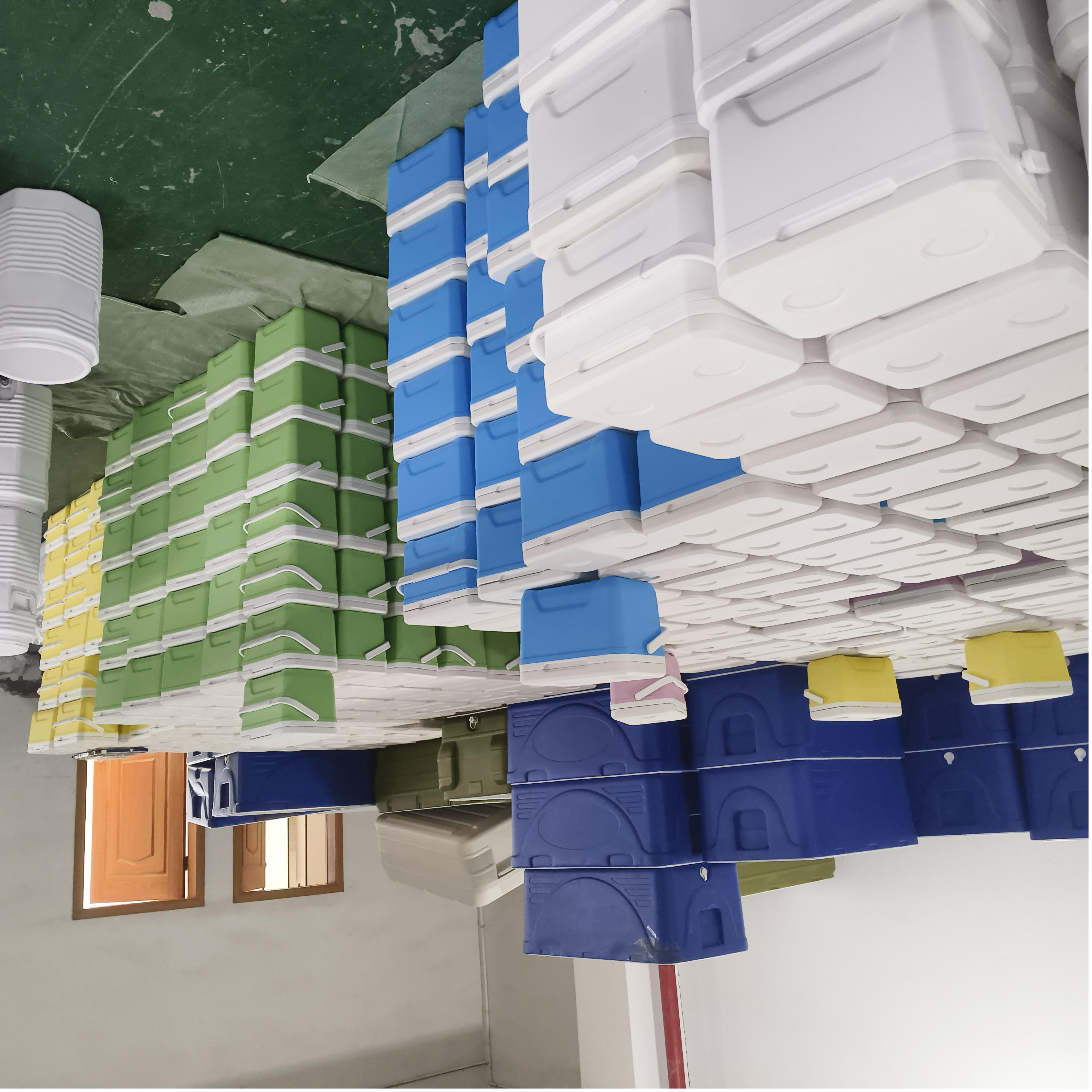 Multi-color ice chest cooler box are in hot production 1